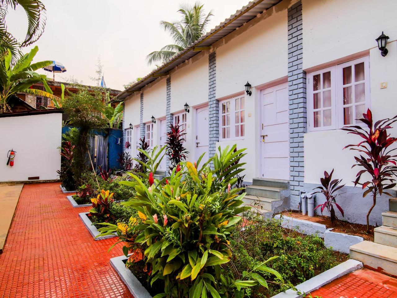 Oyo 22056 Arambol Plaza Beach Resort Exterior foto
