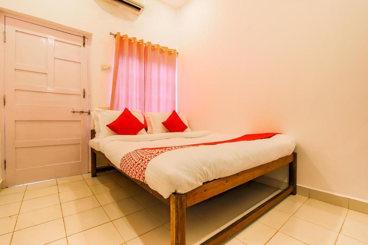 Oyo 22056 Arambol Plaza Beach Resort Exterior foto