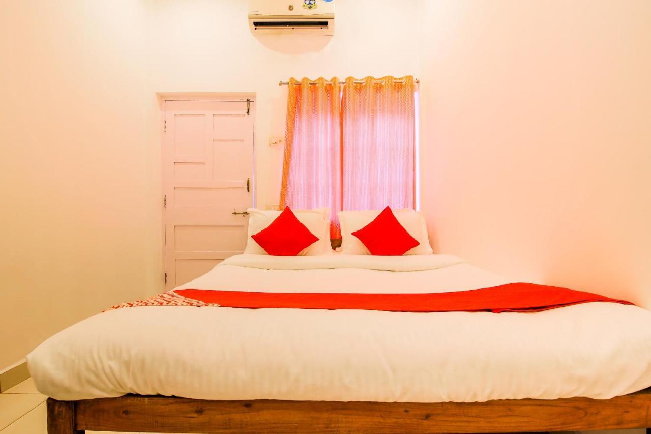 Oyo 22056 Arambol Plaza Beach Resort Exterior foto