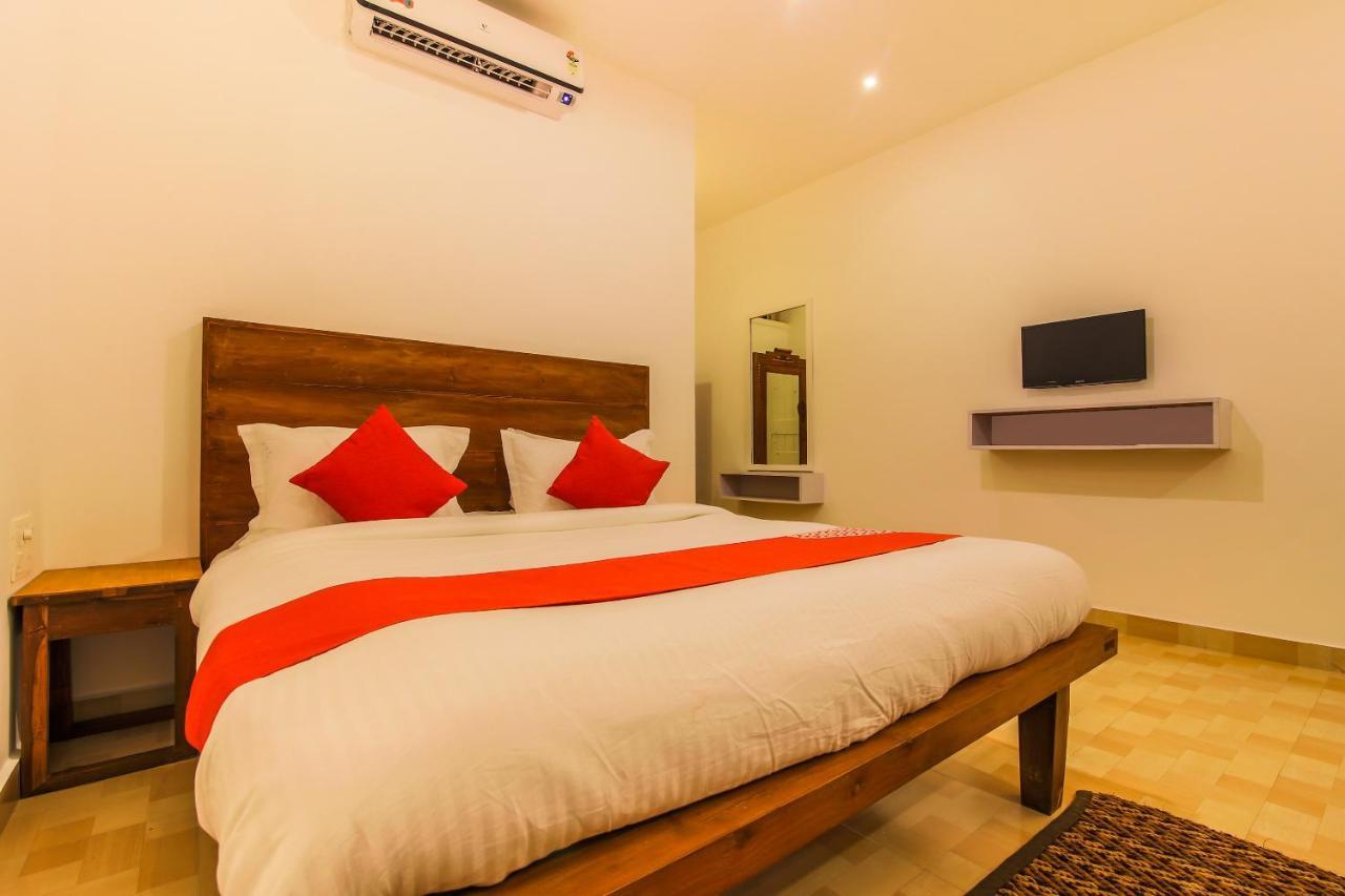 Oyo 22056 Arambol Plaza Beach Resort Exterior foto